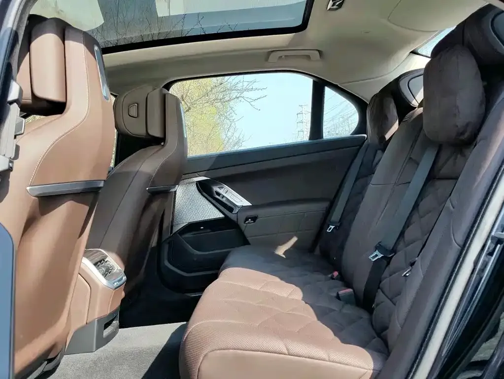 BMW 7 Series 2025 из CN, фото 2