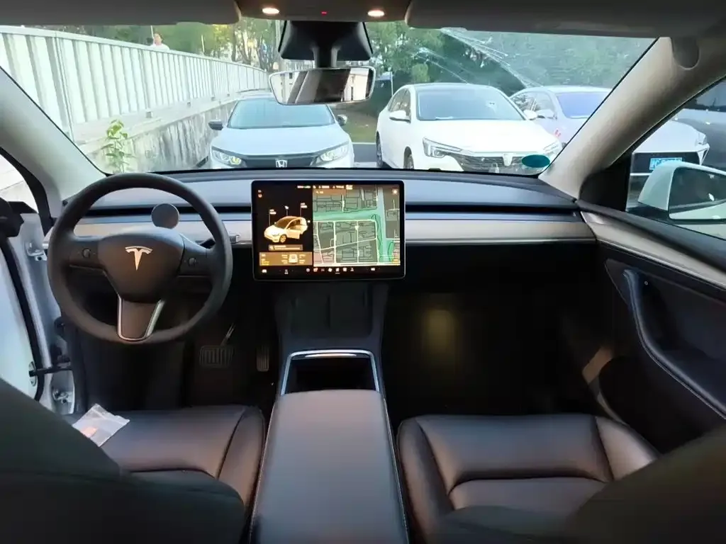 Tesla Model Y — фото 2