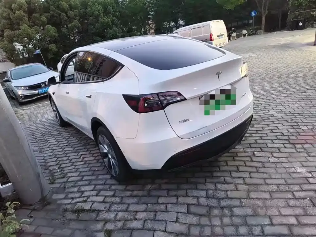 Tesla Model Y — фото 7