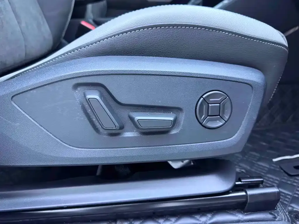 Audi Q3 — фото 10