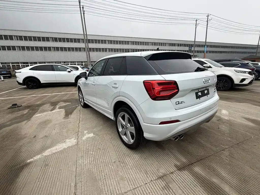 Audi Q2L — фото 10
