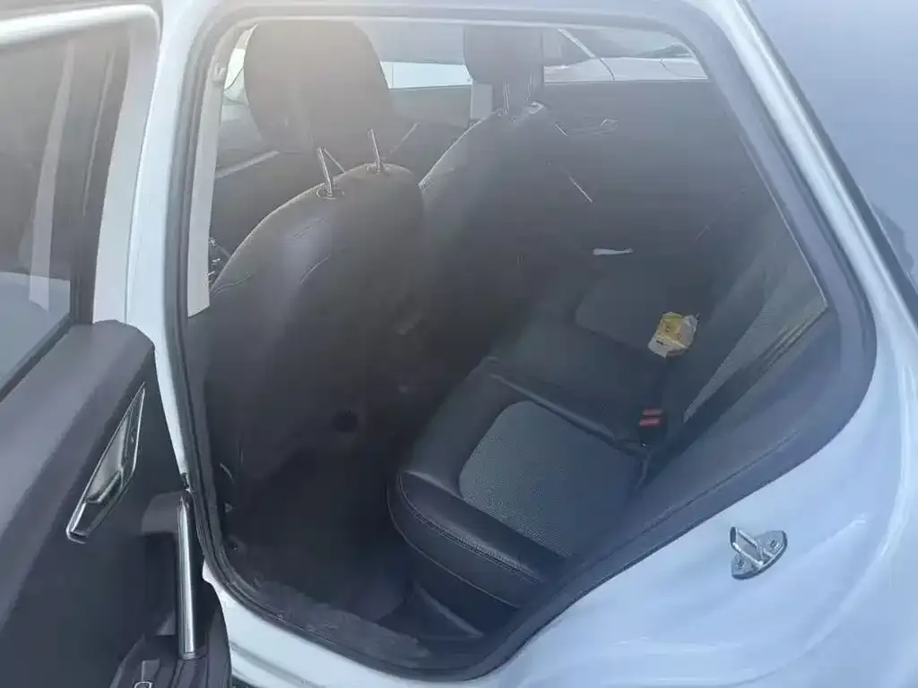 Audi Q2L — фото 3