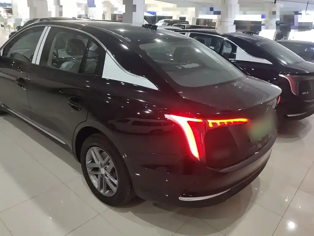 Hongqi E-QM5 — фото 3