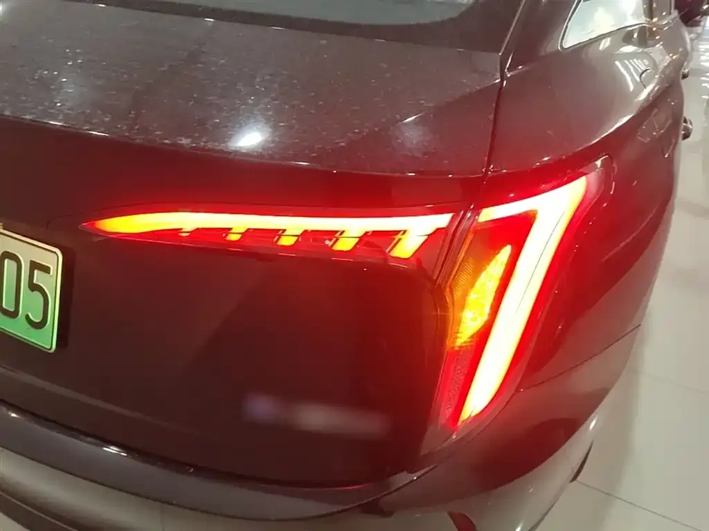 Hongqi E-QM5 — фото 9