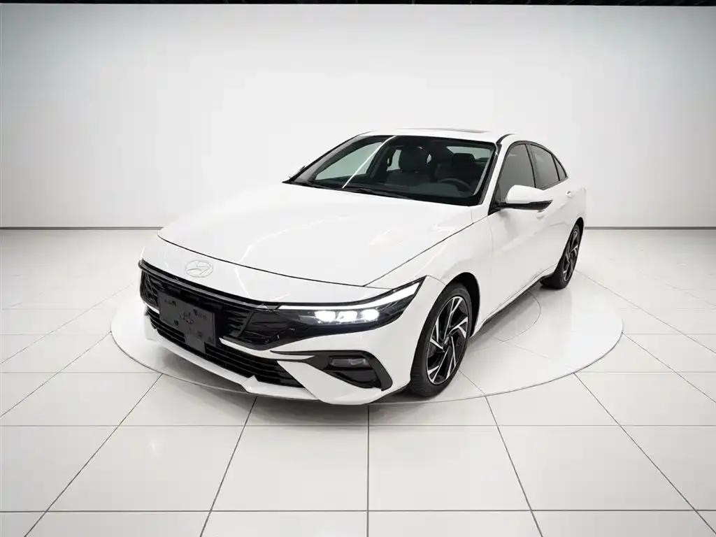 Hyundai Elantra — фото 2
