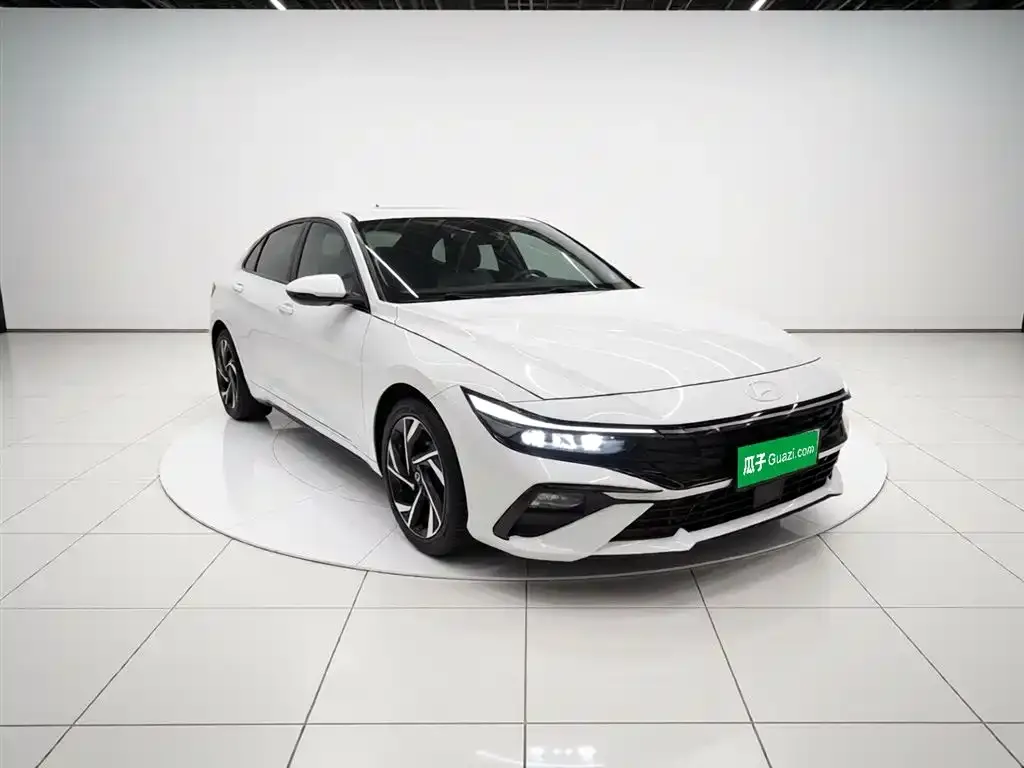 Hyundai Elantra — фото 6