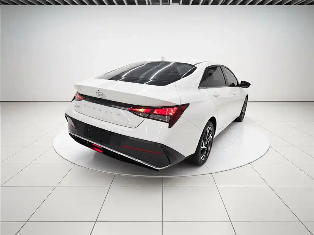 Hyundai Elantra — фото 7