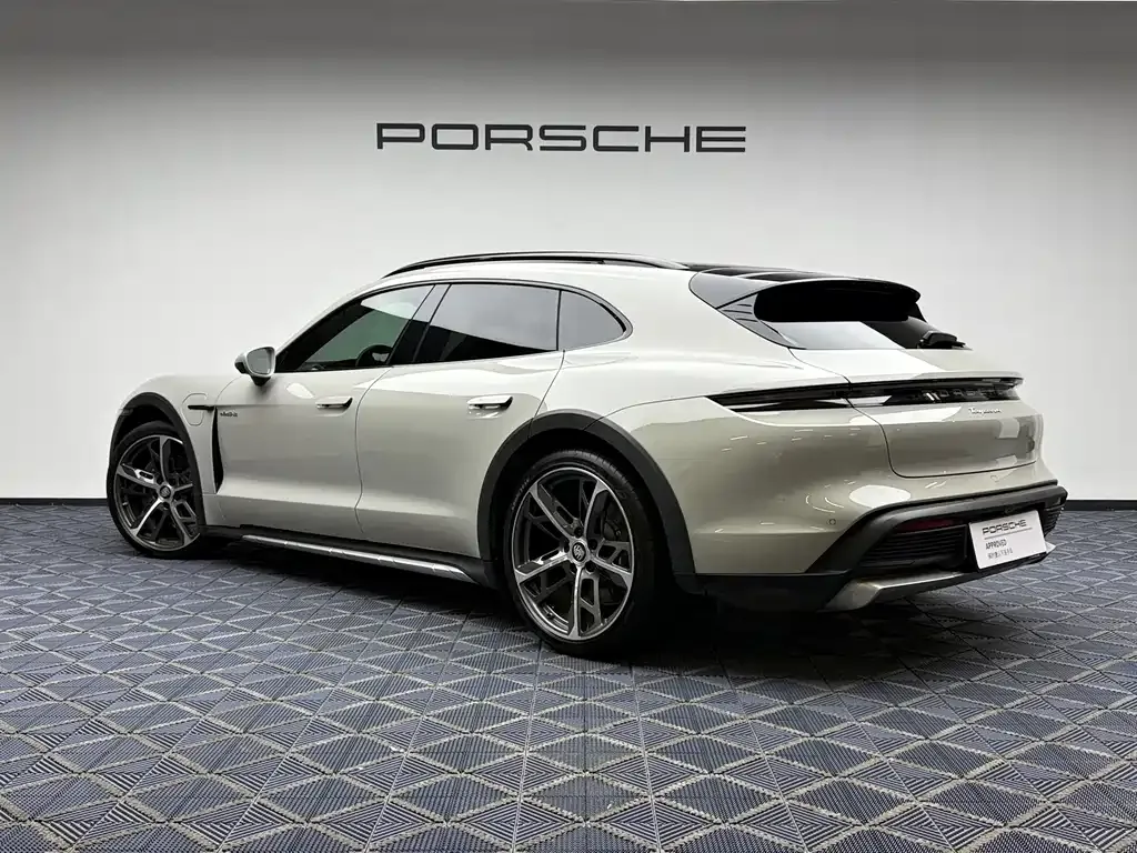 Porsche Taycan — фото 7