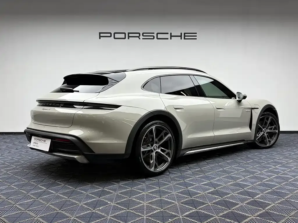 Porsche Taycan — фото 6
