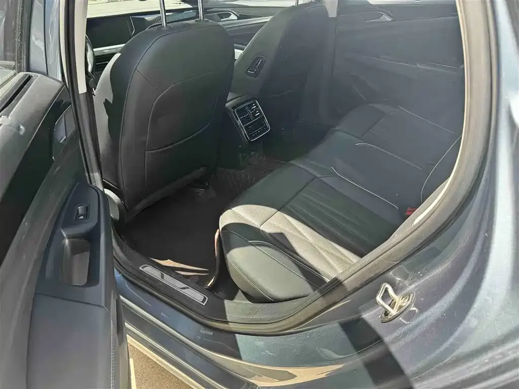 Volkswagen Passat — фото 6
