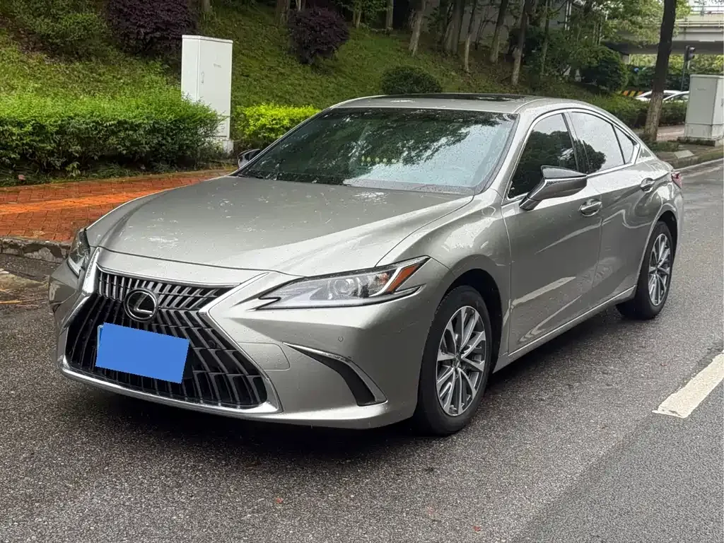 Lexus ES — фото 1