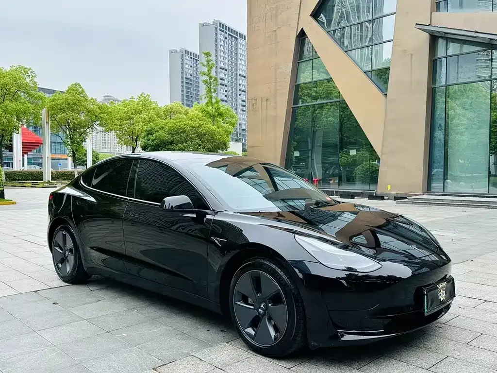 Tesla Model 3 — фото 7