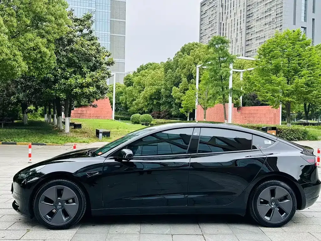 Tesla Model 3 — фото 6