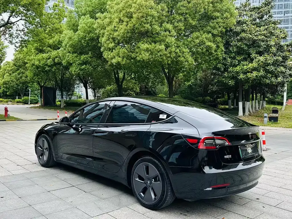 Tesla Model 3 — фото 9