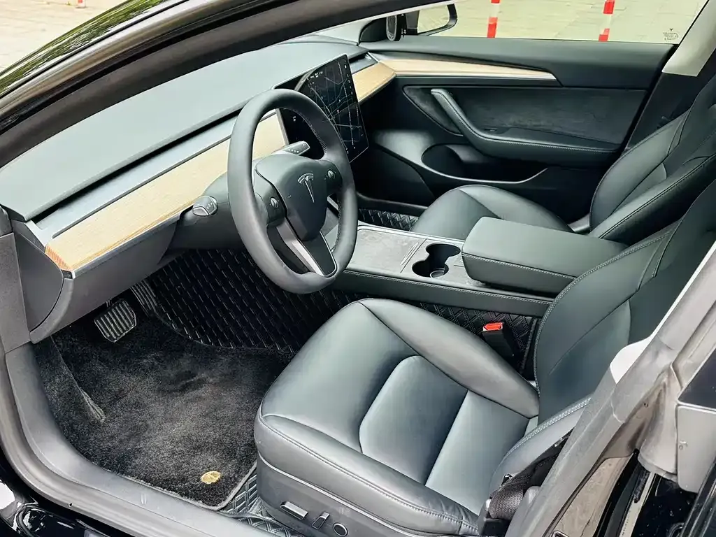 Tesla Model 3 — фото 4