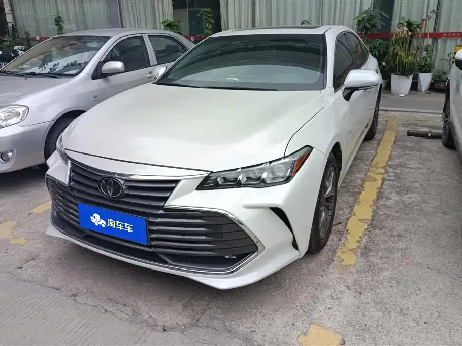 Toyota Avalon — фото 1