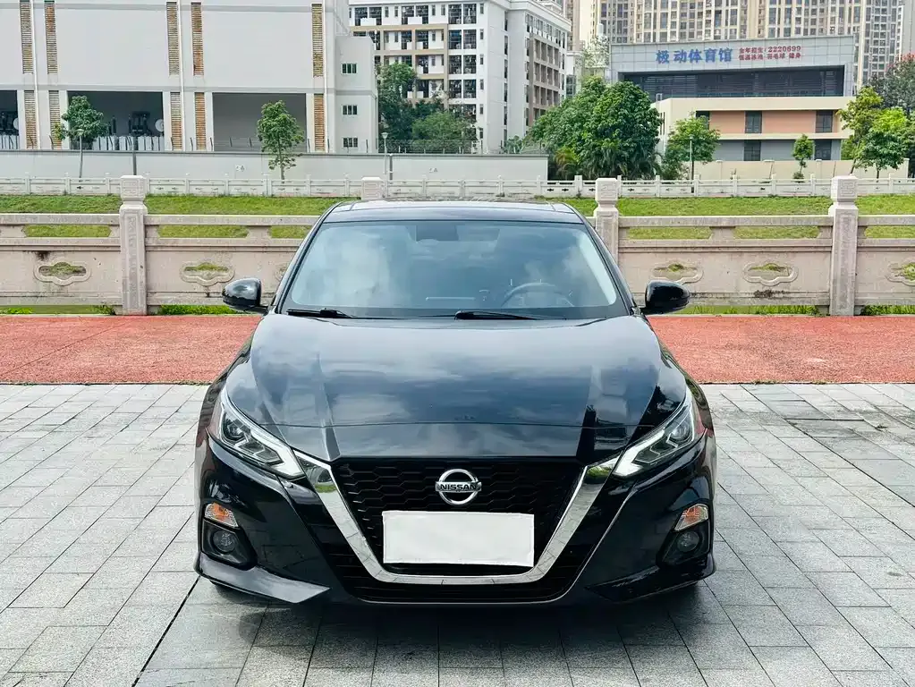 Nissan Teana — фото 1