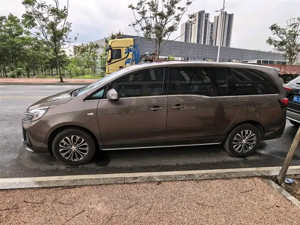 Buick GL8 2023 из CN, фото 10