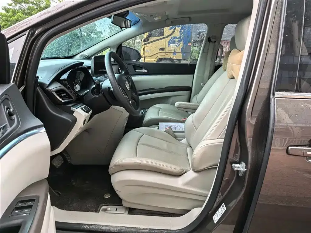Buick GL8 2023 из CN, фото 2