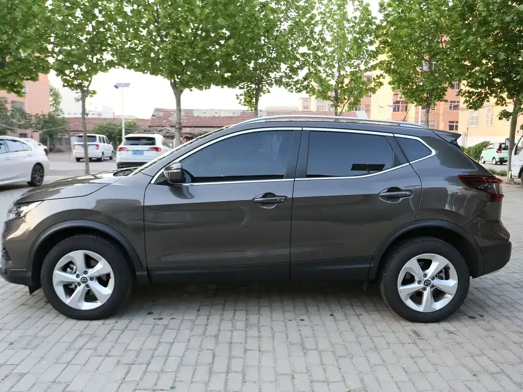 Nissan Qashqai — фото 10
