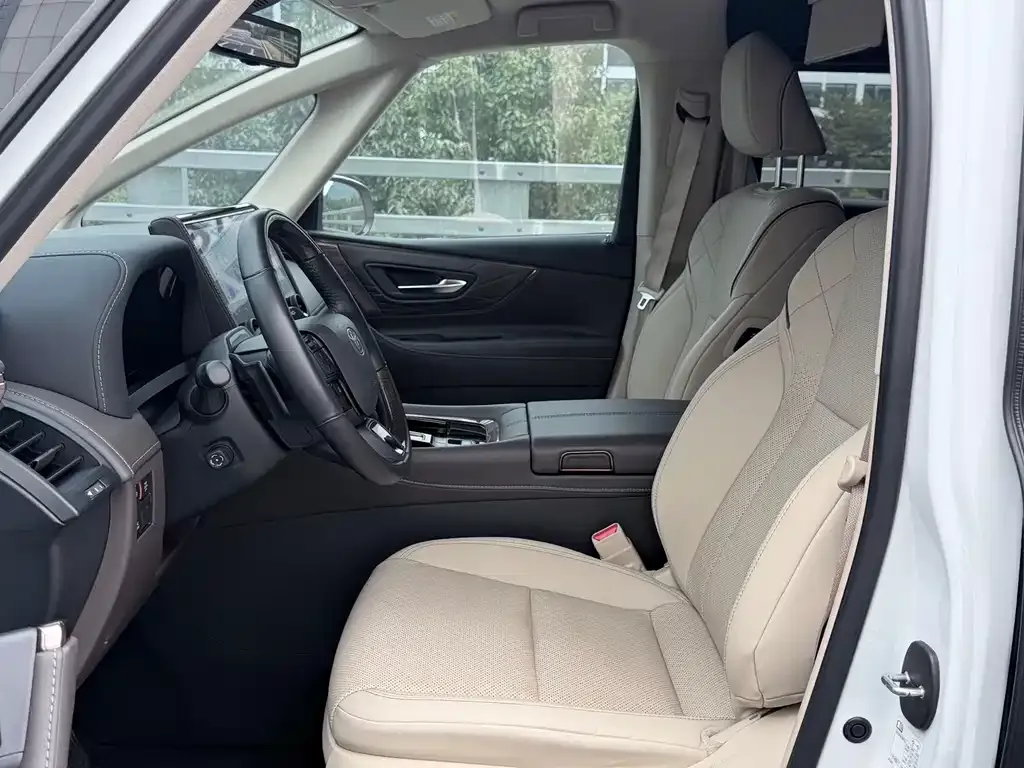 Toyota Alphard — фото 2