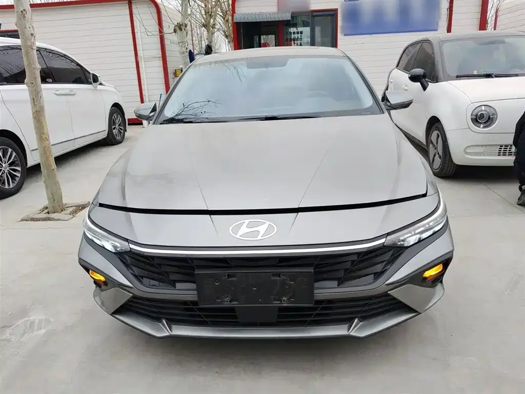 Hyundai Elantra — фото 3