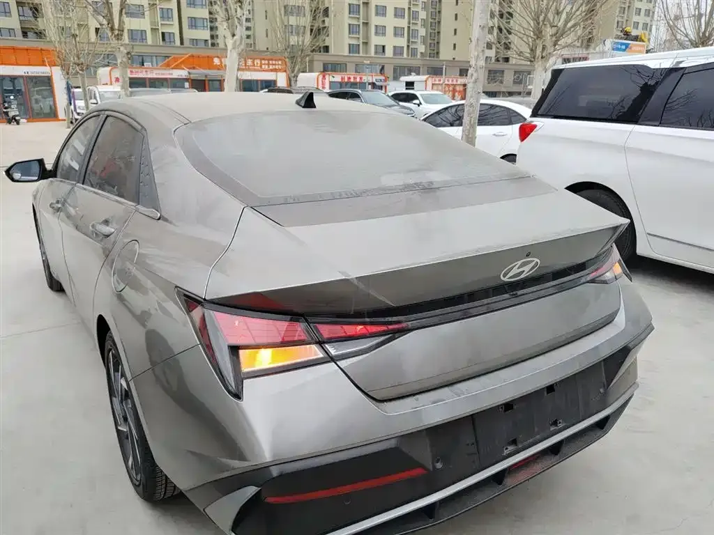 Hyundai Elantra — фото 10