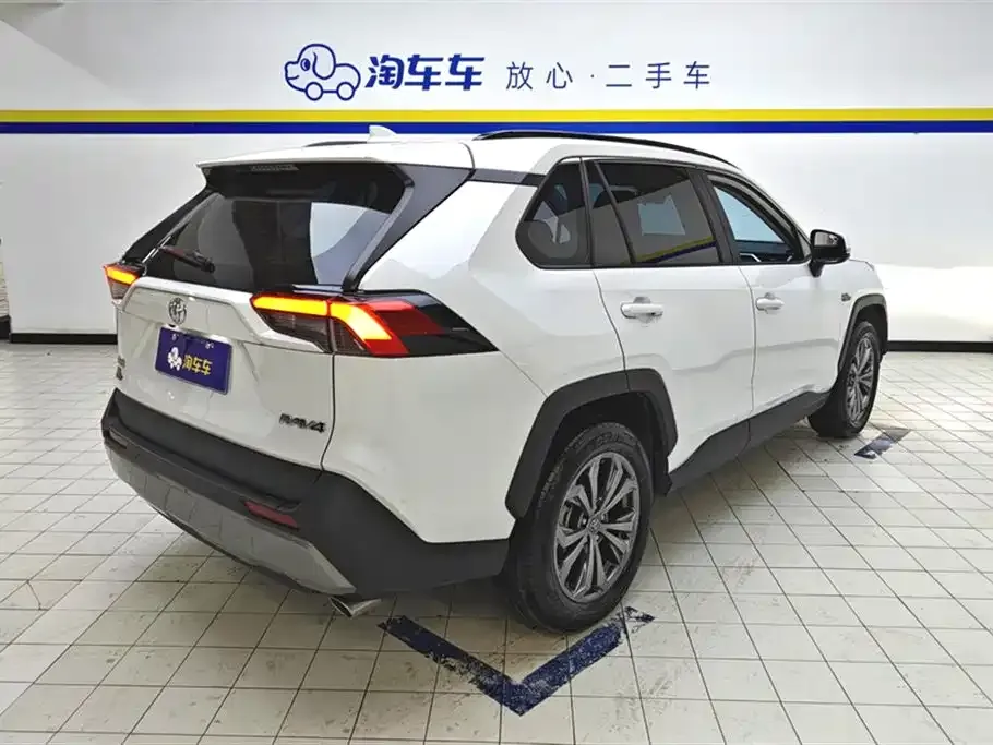 Toyota RAV4 — фото 4