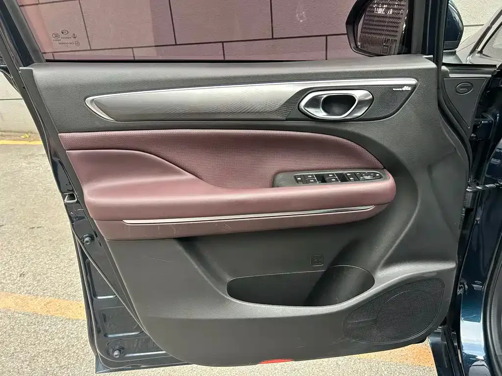 GAC Motor Trumpchi M6 — фото 10