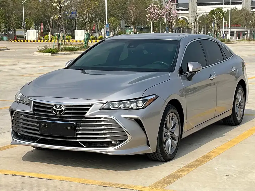 Toyota Avalon — фото 1