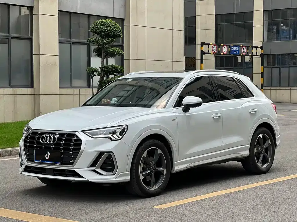 Audi Q3 — фото 1