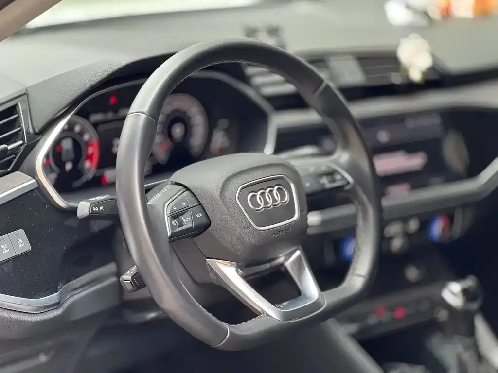 Audi Q3 — фото 2