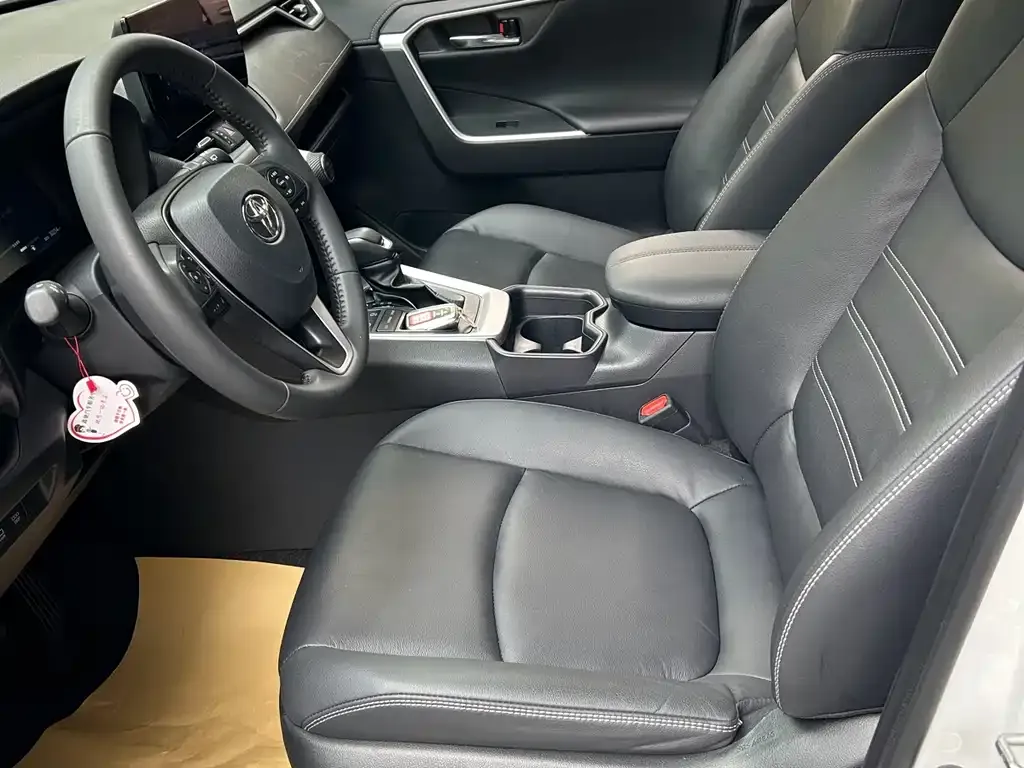 Toyota RAV4 — фото 4
