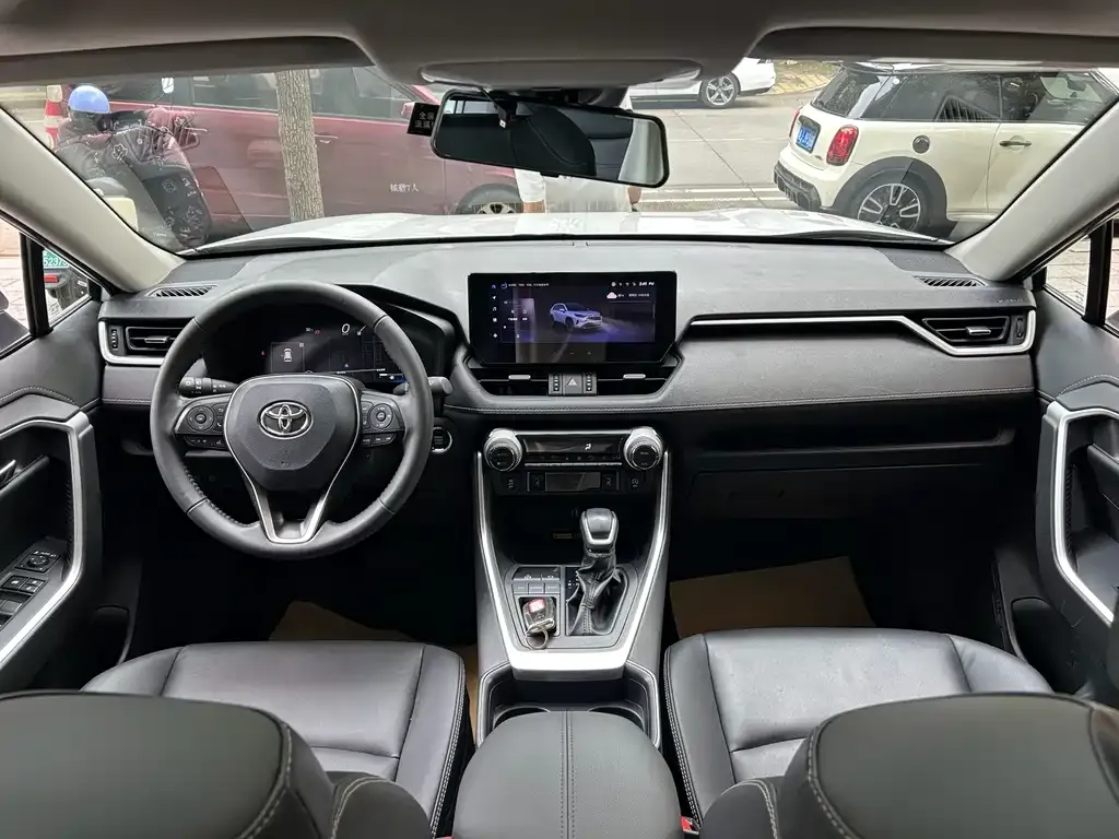 Toyota RAV4 — фото 3