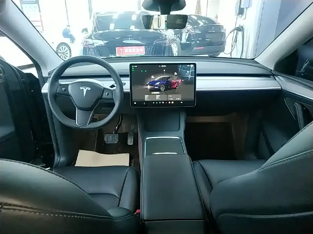 Tesla Model Y — фото 6