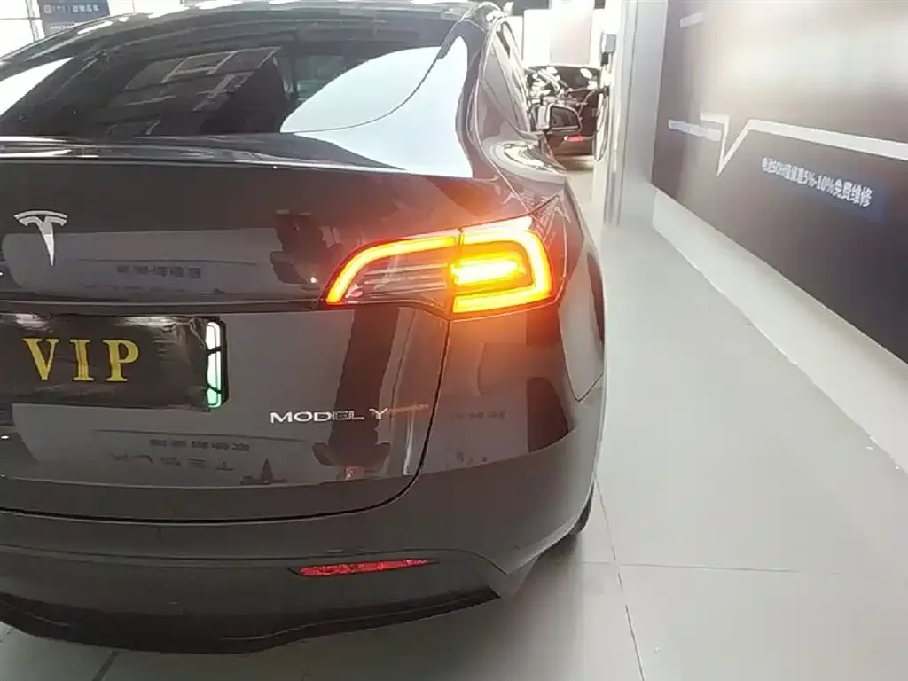 Tesla Model Y — фото 5