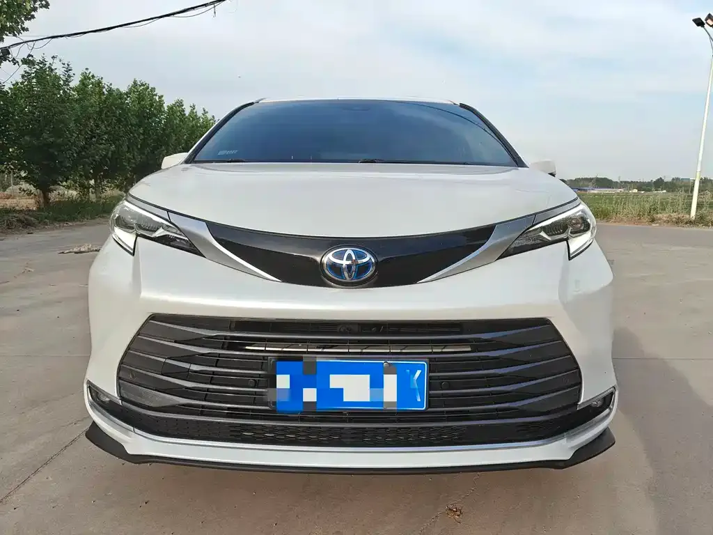 Toyota Sienna — фото 2