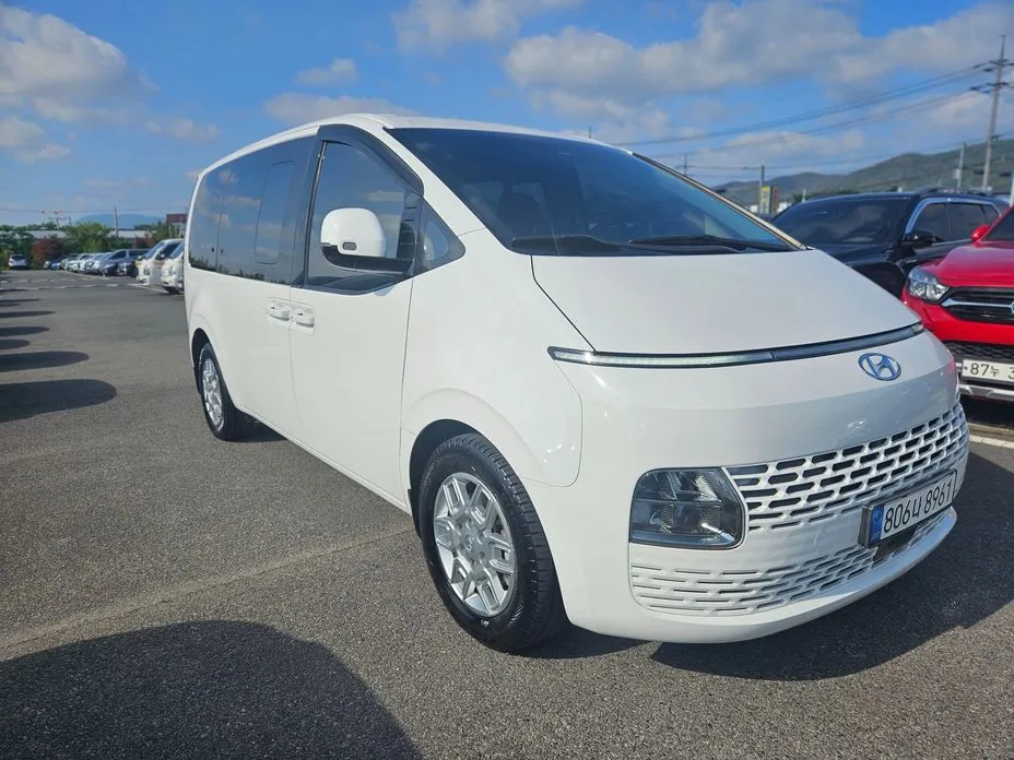Hyundai Staria — фото 1
