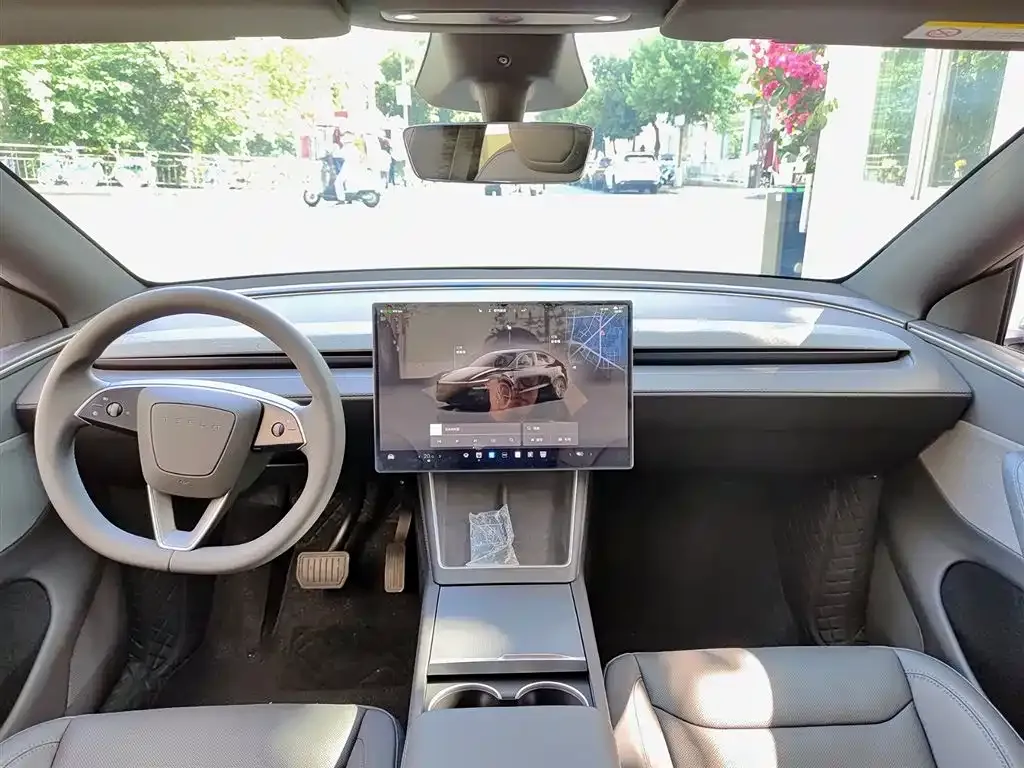 Tesla Model Y — фото 2