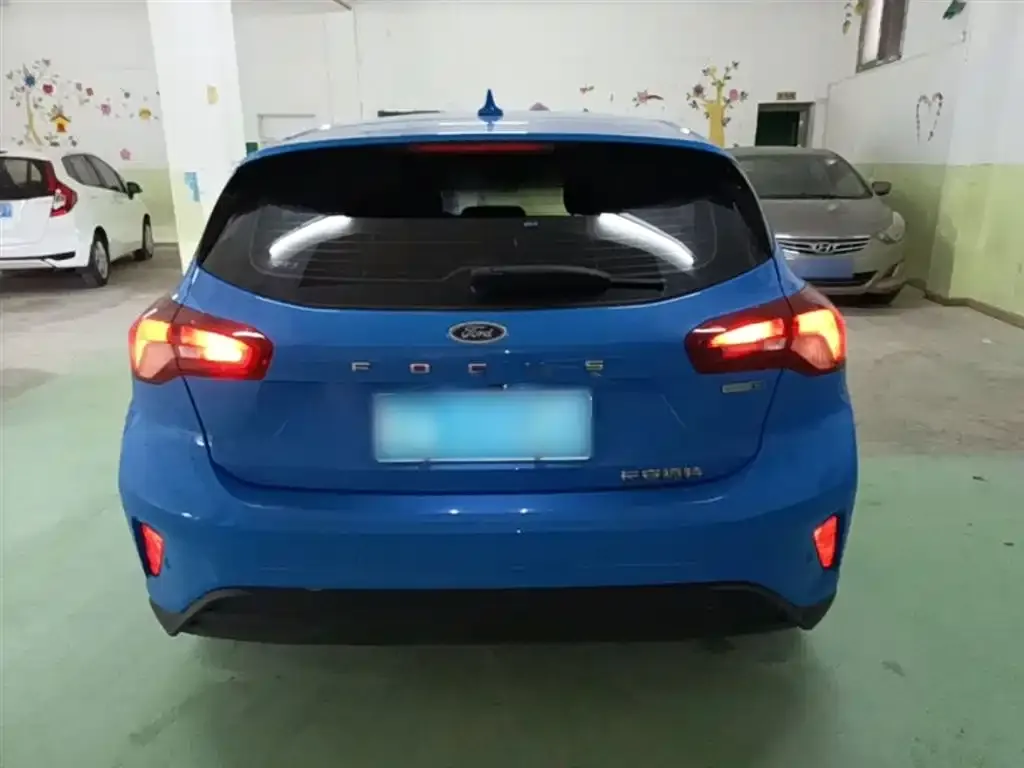 Ford Focus 2023 из CN, фото 2