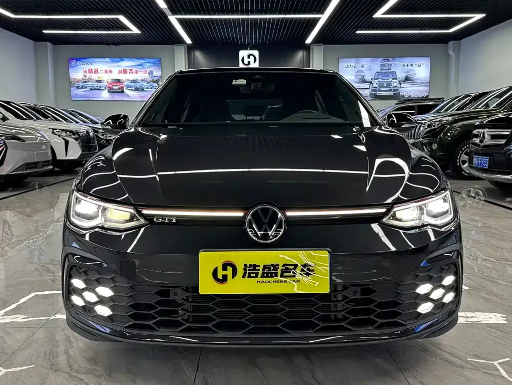 Volkswagen Golf GTI — фото 1