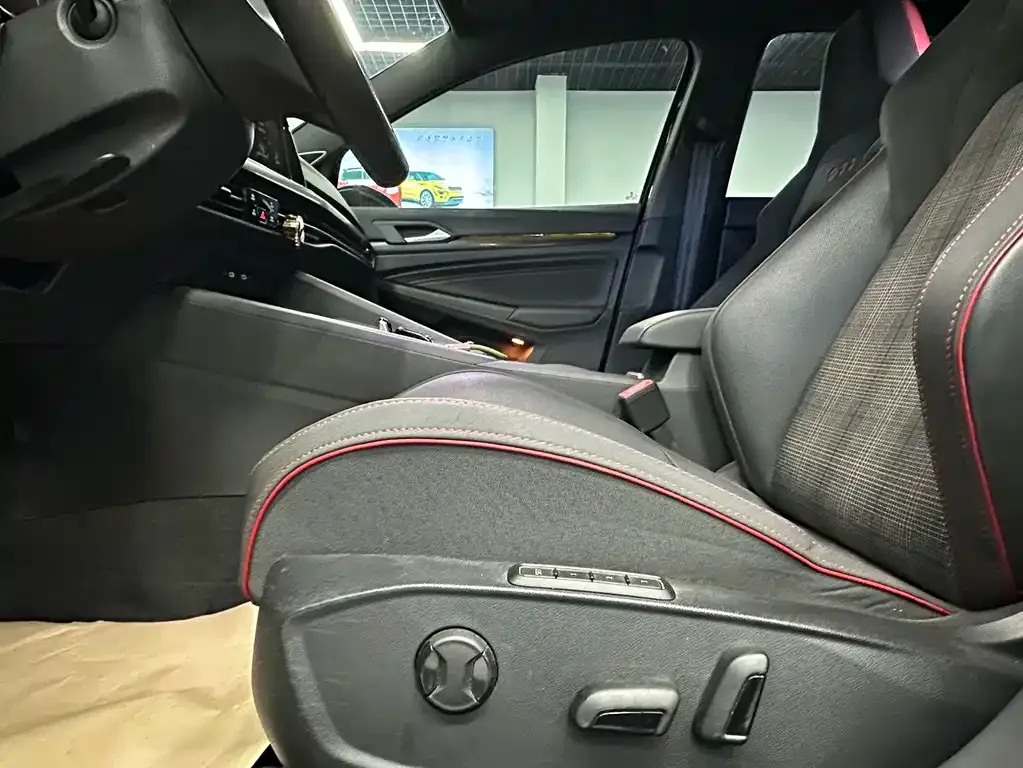 Volkswagen Golf GTI — фото 10