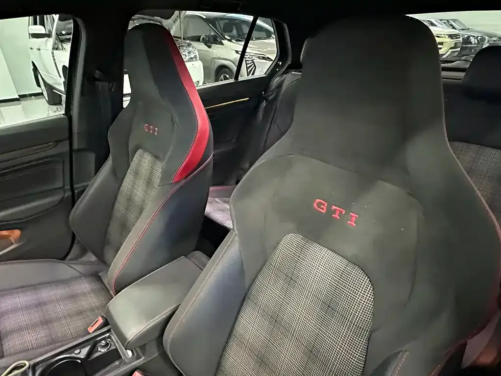 Volkswagen Golf GTI — фото 5
