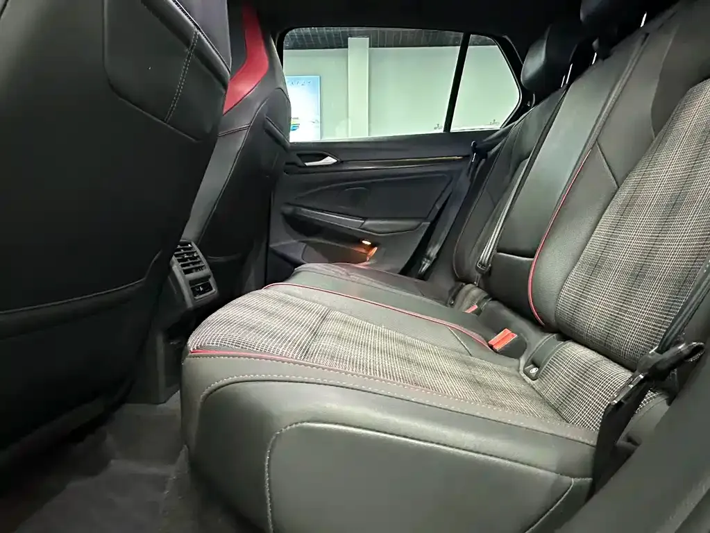 Volkswagen Golf GTI — фото 2