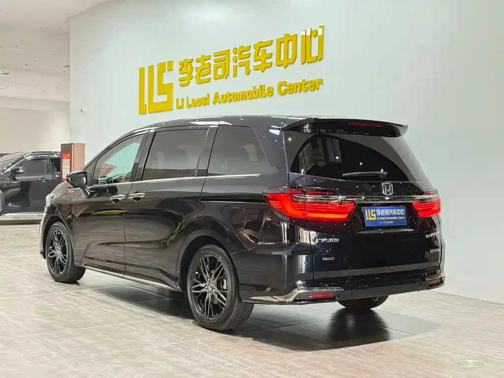 Honda Odyssey — фото 10