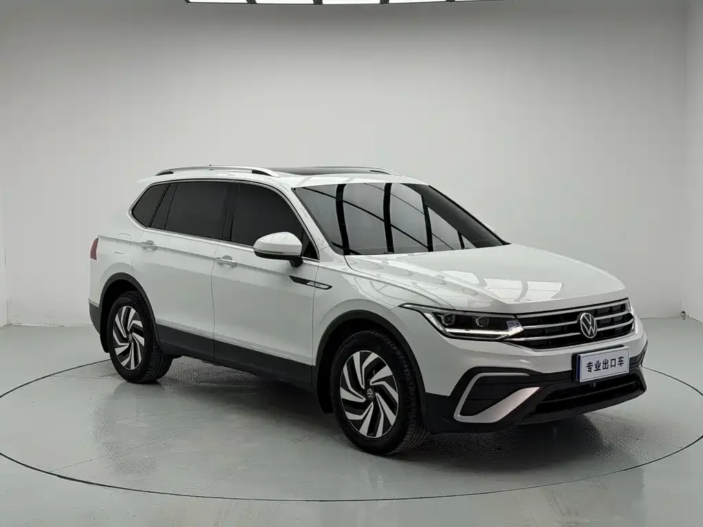 Volkswagen Tiguan L — фото 6
