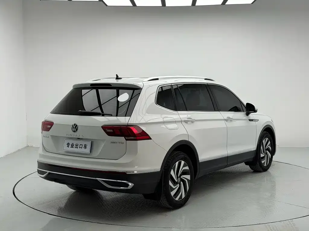 Volkswagen Tiguan L — фото 5