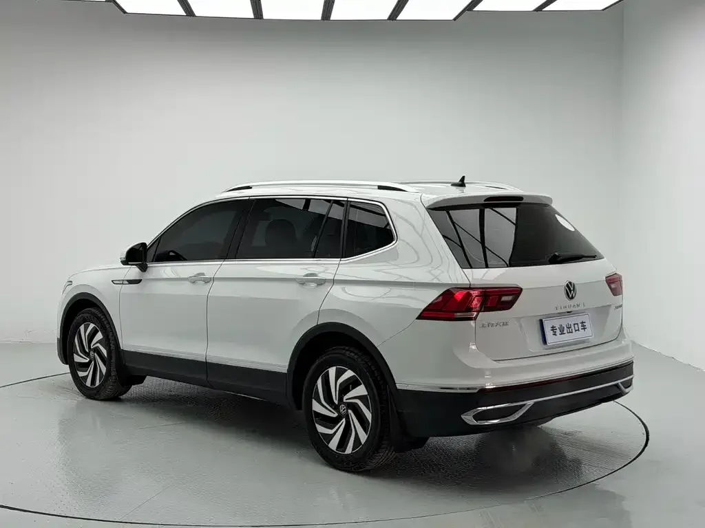 Volkswagen Tiguan L — фото 4