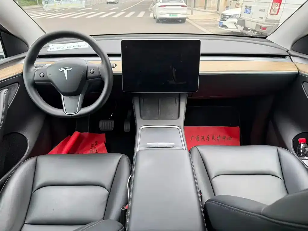 Tesla Model Y — фото 4
