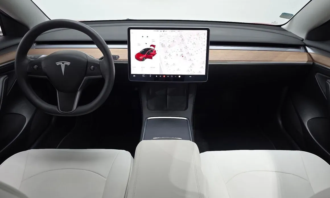 Tesla Model 3 — фото 9